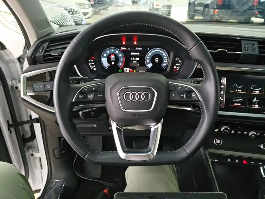 Audi Q3 2022 — фото 11