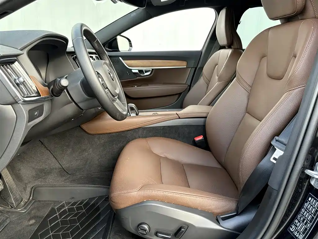 Volvo S90 2025 — фото 15