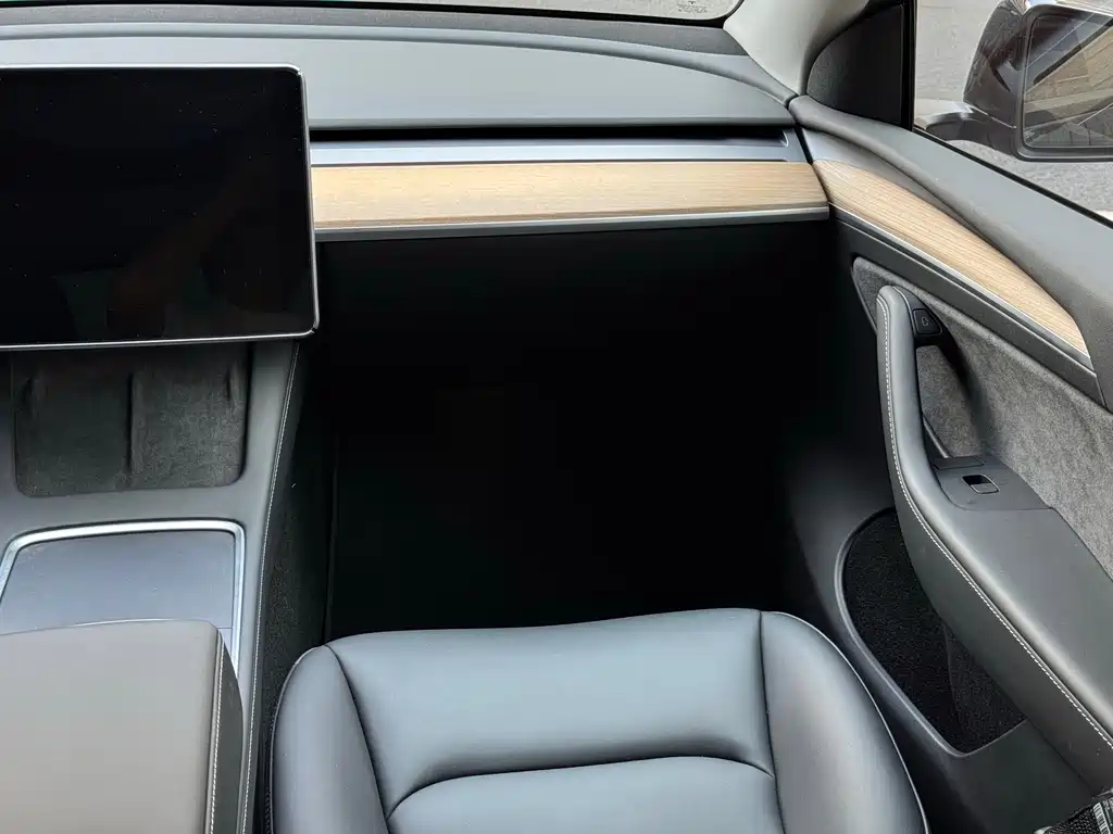 Tesla Model Y 2022 — фото 11