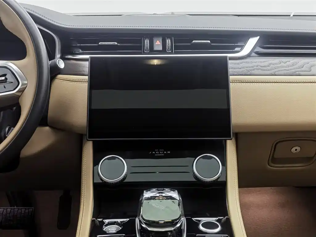 Jaguar XFL 2024 — фото 12
