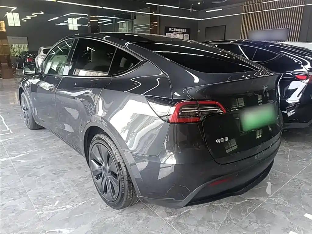 Tesla Model Y 2025 — фото 5