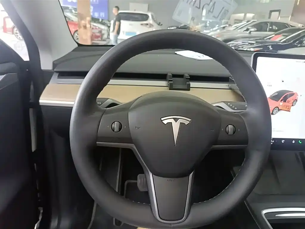 Tesla Model Y 2021 — фото 11