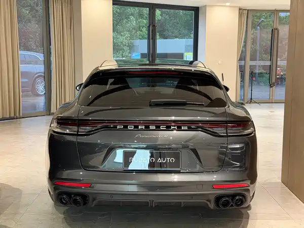 Porsche Panamera 2023