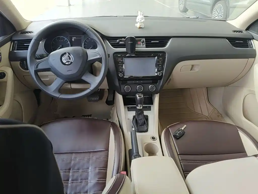 Skoda Octavia 2015 — фото 16