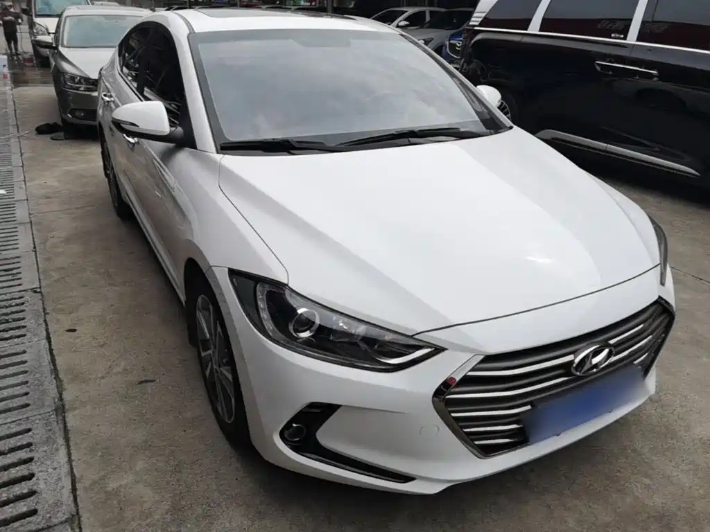 Hyundai Elantra 2018 — фото 4