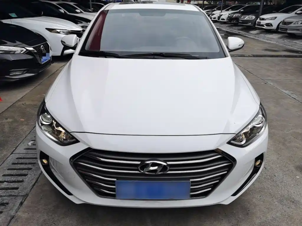 Hyundai Elantra 2018 — фото 3