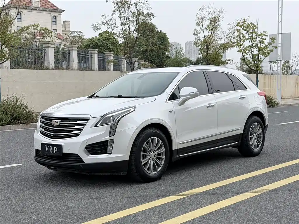 Cadillac XT5 2018 — фото 1