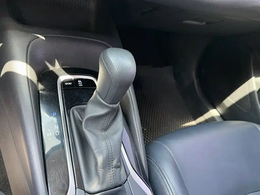 Toyota Corolla 2023 — фото 10