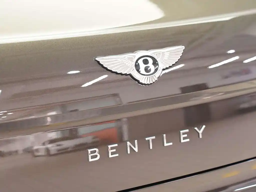Bentley Flying Spur 2024 — фото 10