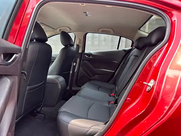 Mazda 3 Axela 2015