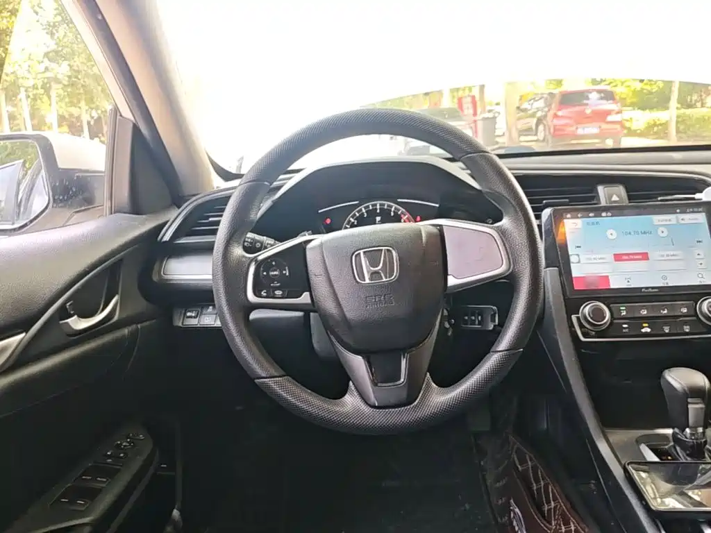 Honda Civic 2018 — фото 11