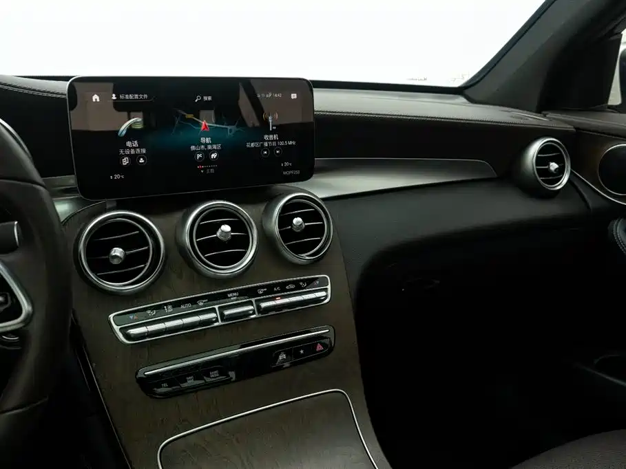 Mercedes-Benz GLC 2020 — фото 25