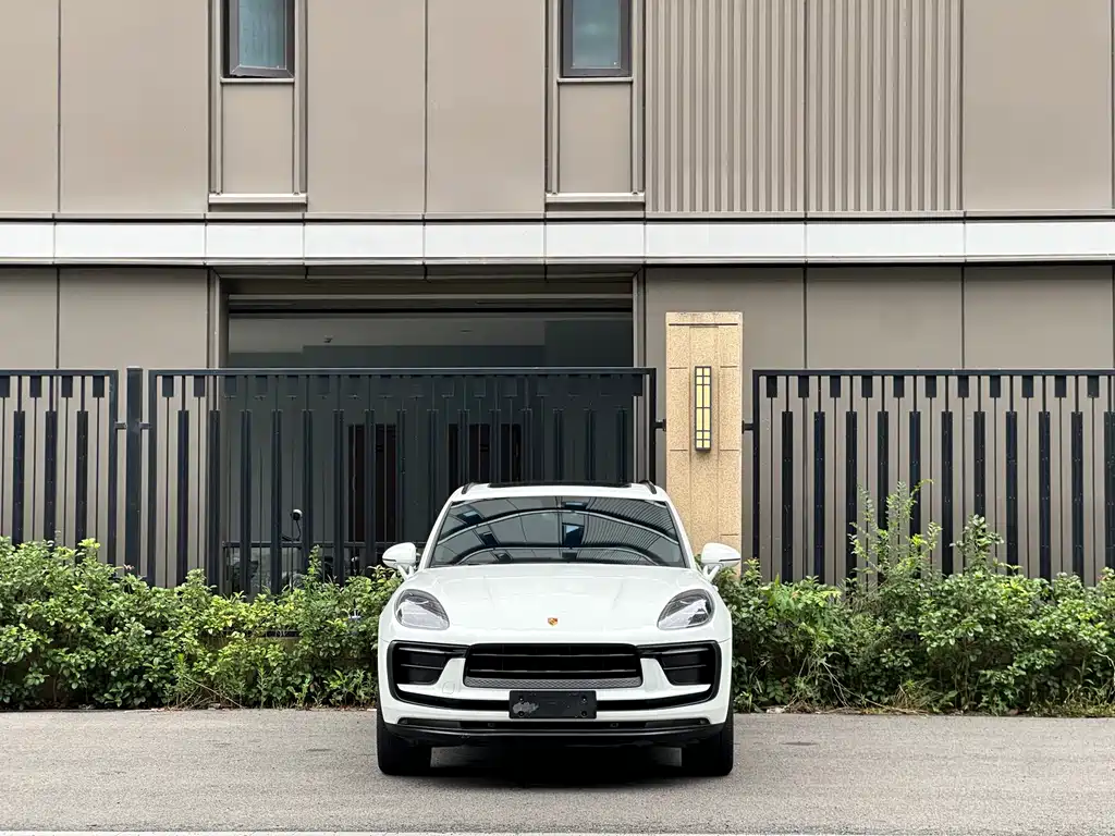 Porsche Macan 2023 — фото 17