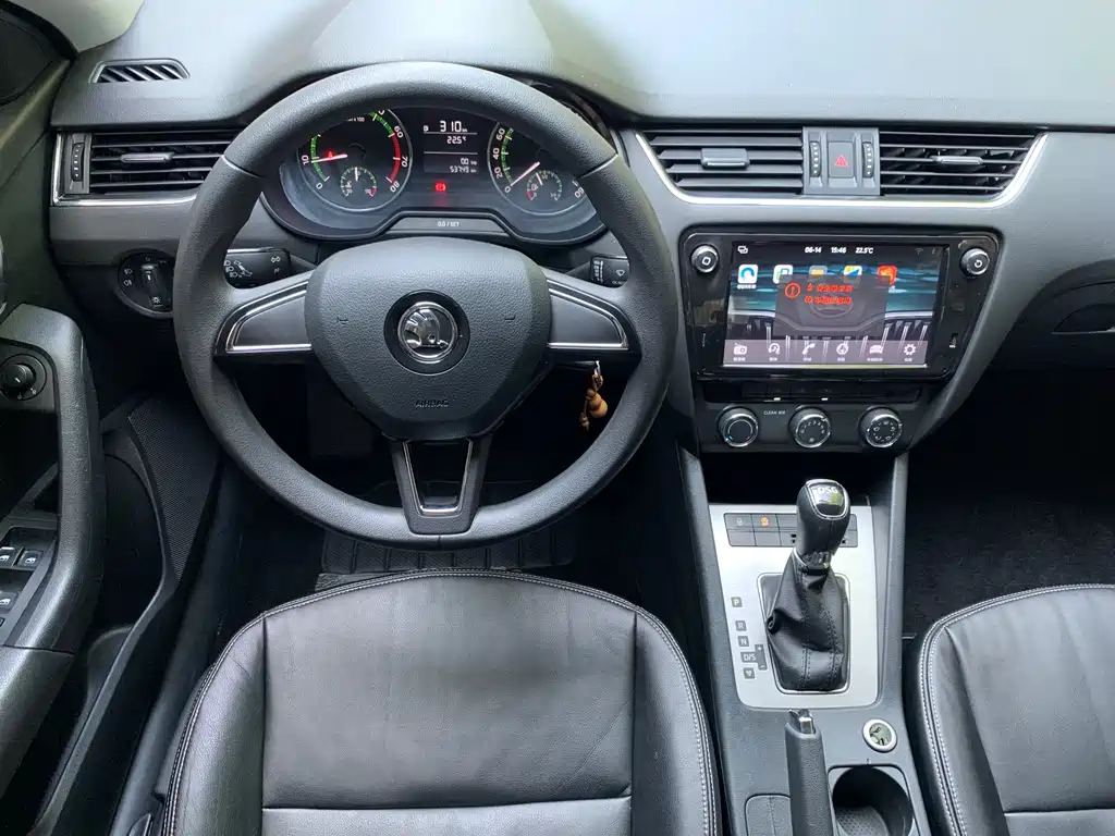 Skoda Octavia 2018 — фото 13