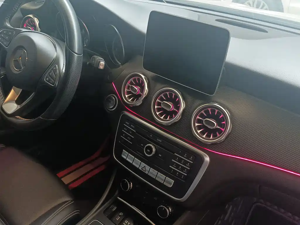 Mercedes-Benz GLA 2018 — фото 11