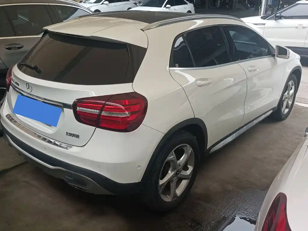 Mercedes-Benz GLA 2018 — фото 15