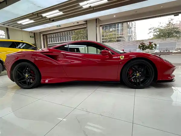 Ferrari F8 2019