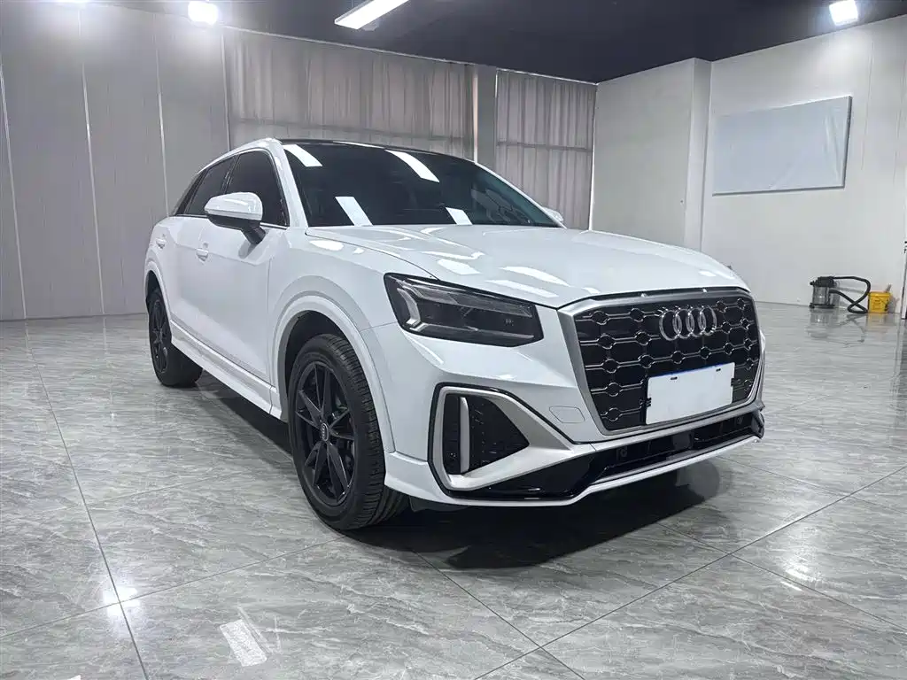 Audi Q2L 2023