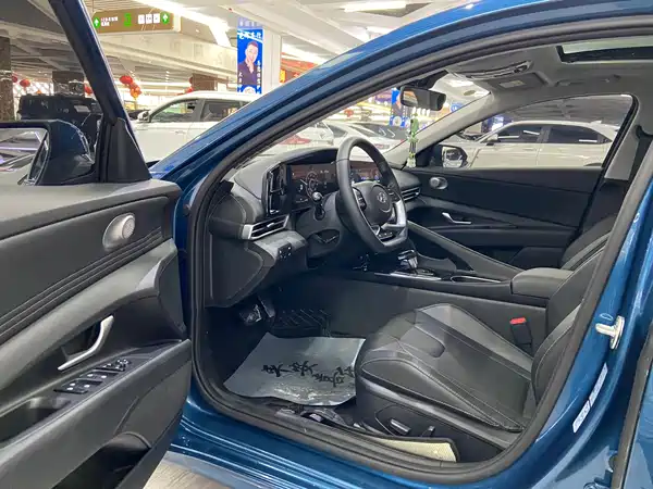 Hyundai Elantra 2023
