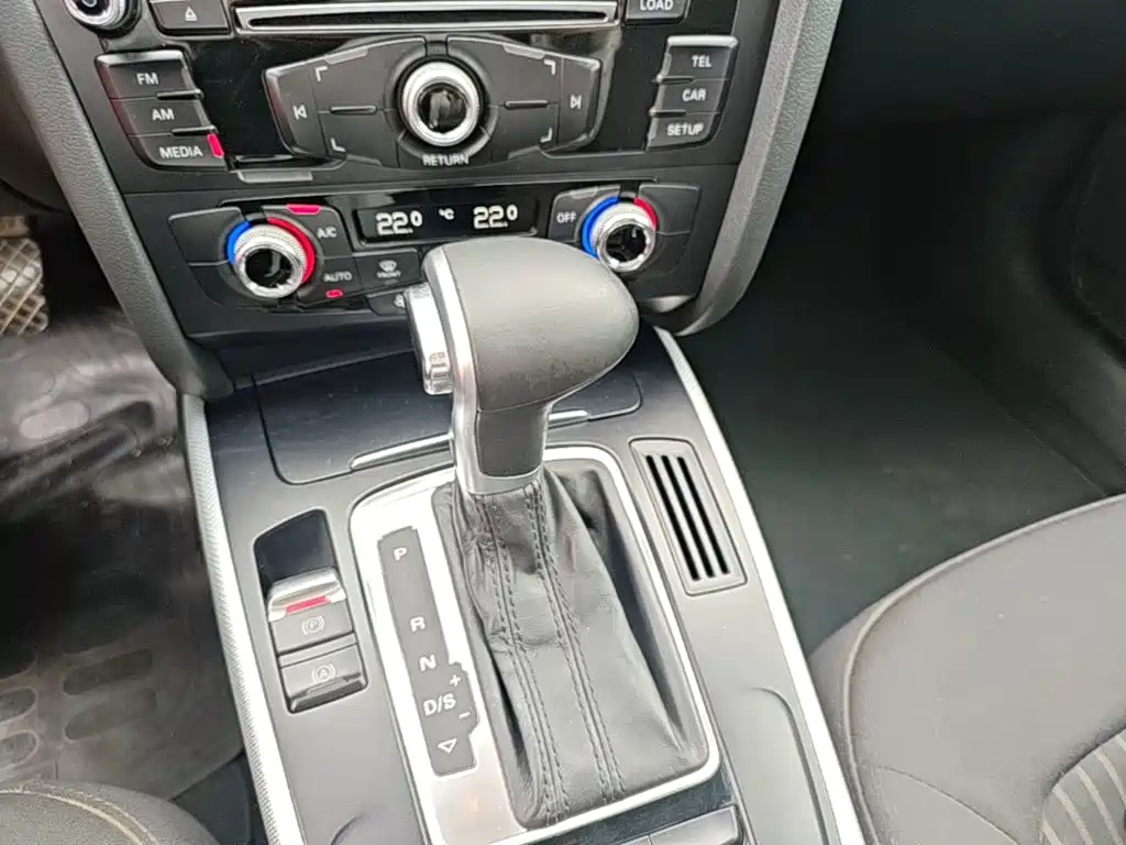 Audi A4L 2015 — фото 14