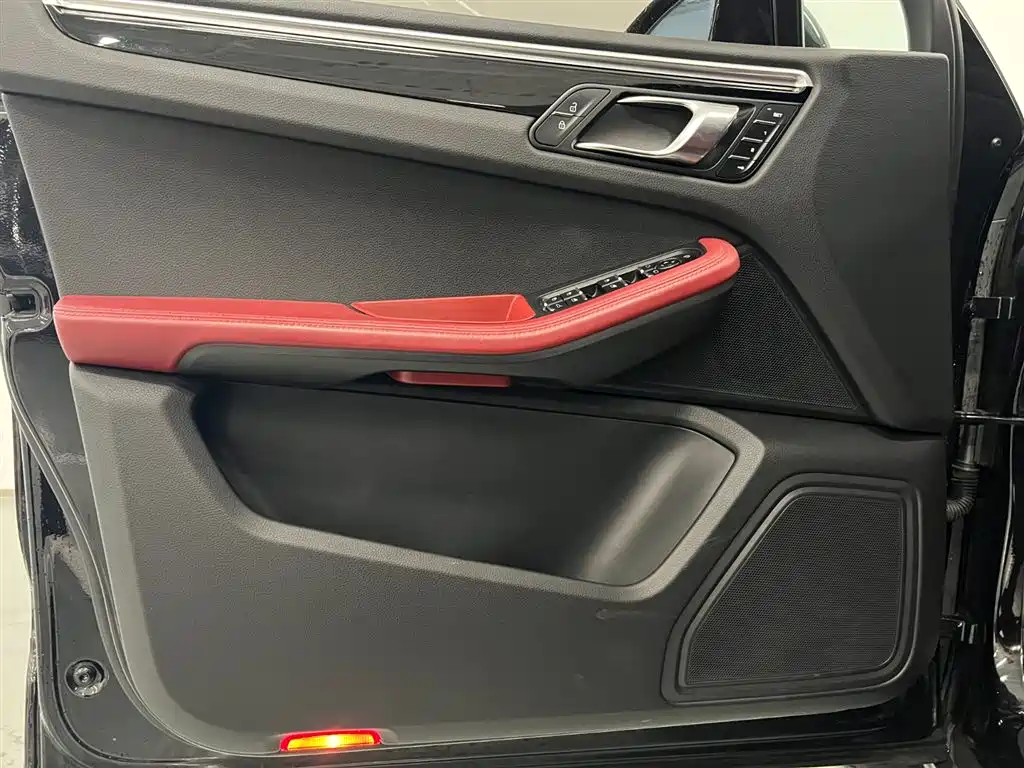 Porsche Macan 2023 — фото 16