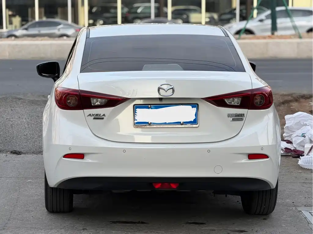 Mazda 3 Axela 2018 — фото 20
