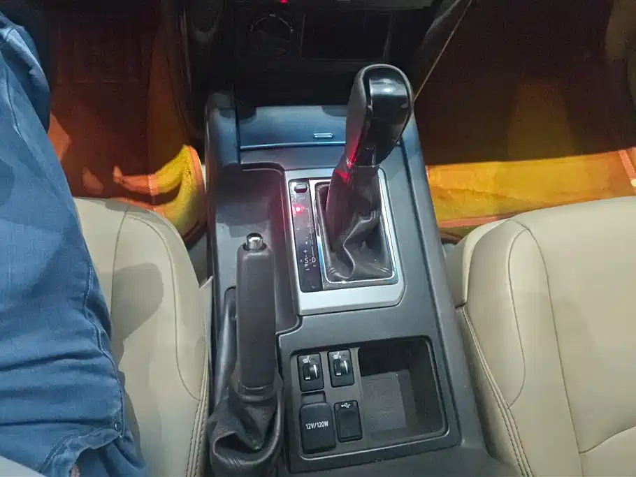 Toyota Prado 2015 — фото 16