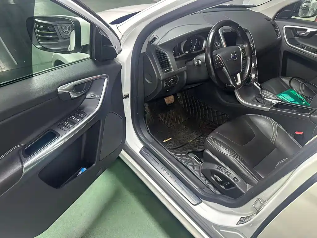 Volvo XC60 2017 — фото 3