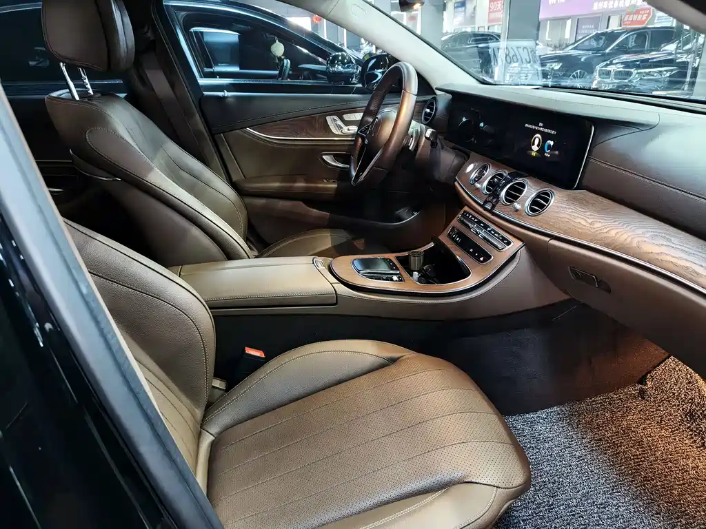 Mercedes-Benz E-Class 2023 — фото 10