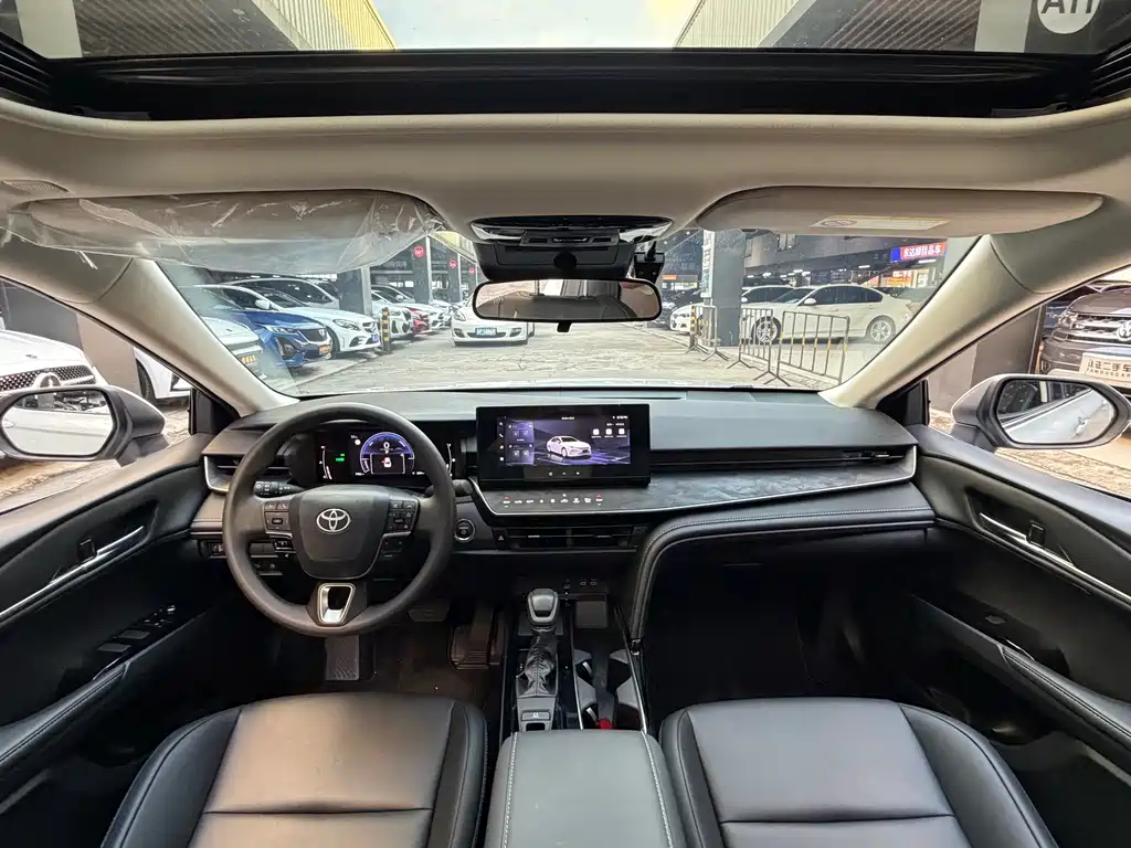Toyota Camry 2025 — фото 11