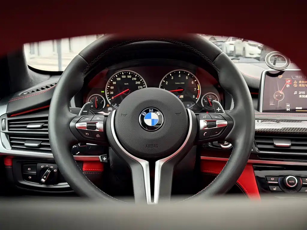 BMW X5 M 2015 — фото 26