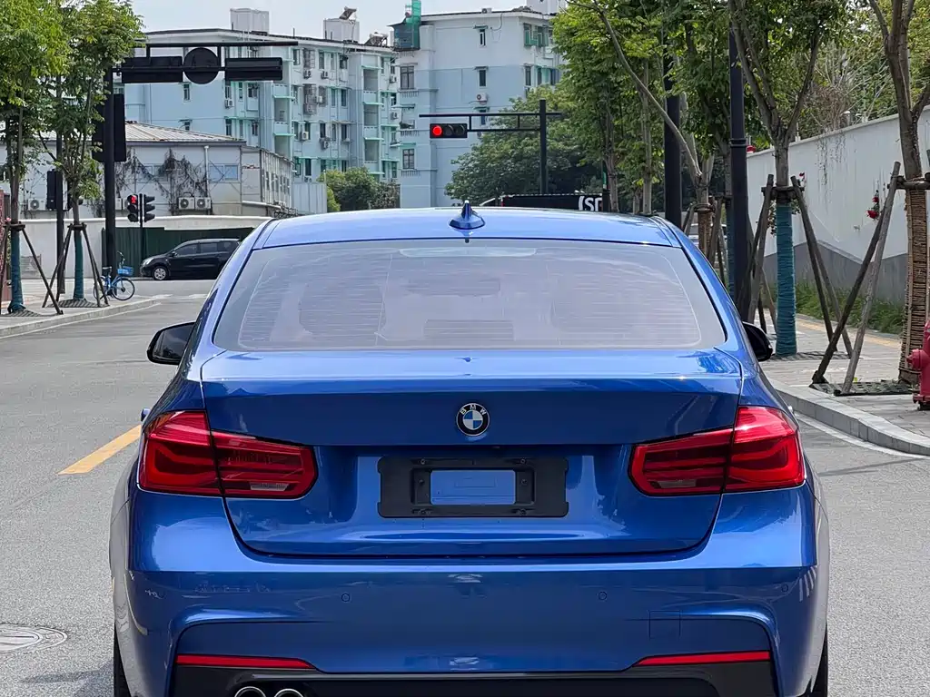 BMW 1 Series 2020 — фото 10