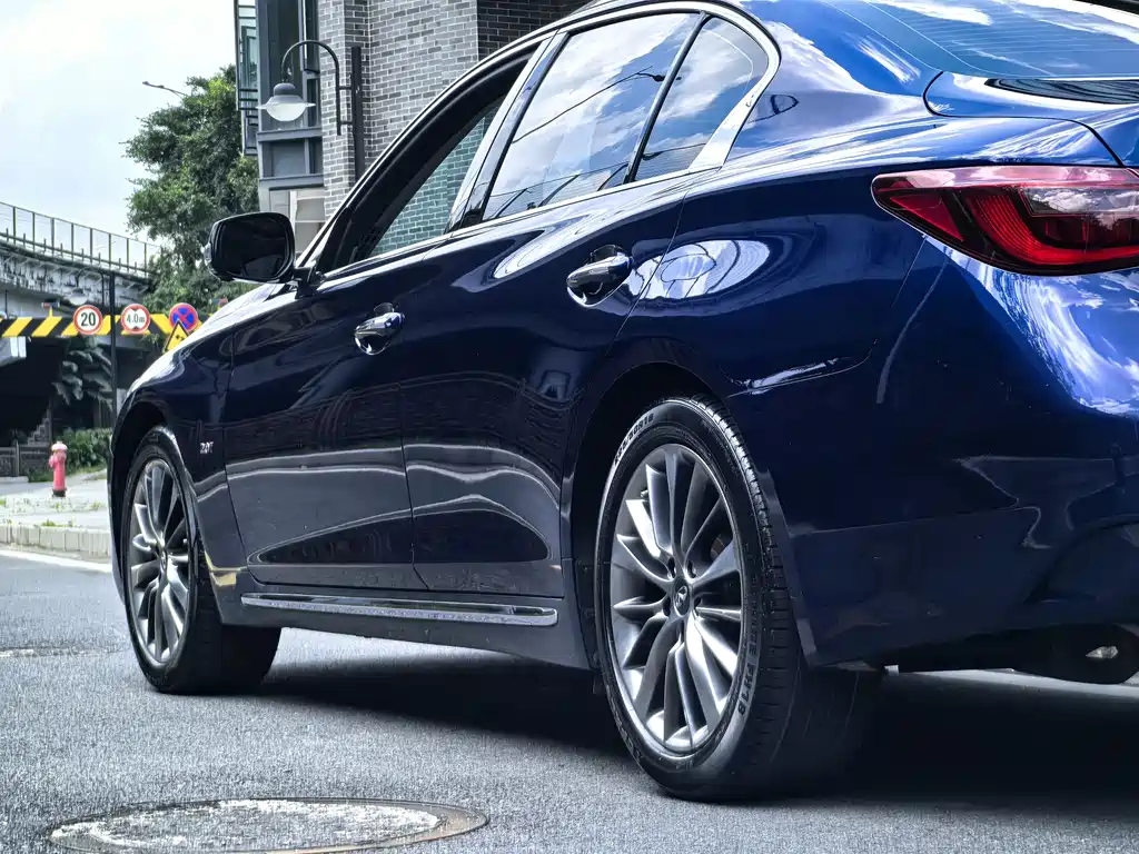 Infiniti Q50L 2018 — фото 17
