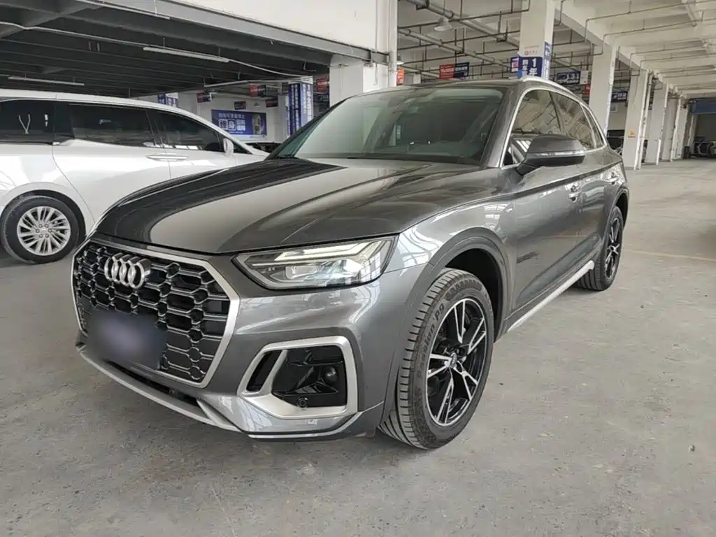 Audi Q5L 2022 — фото 1