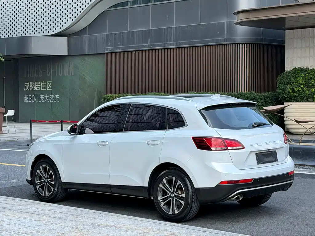 Borgward BX7 2016 — фото 14
