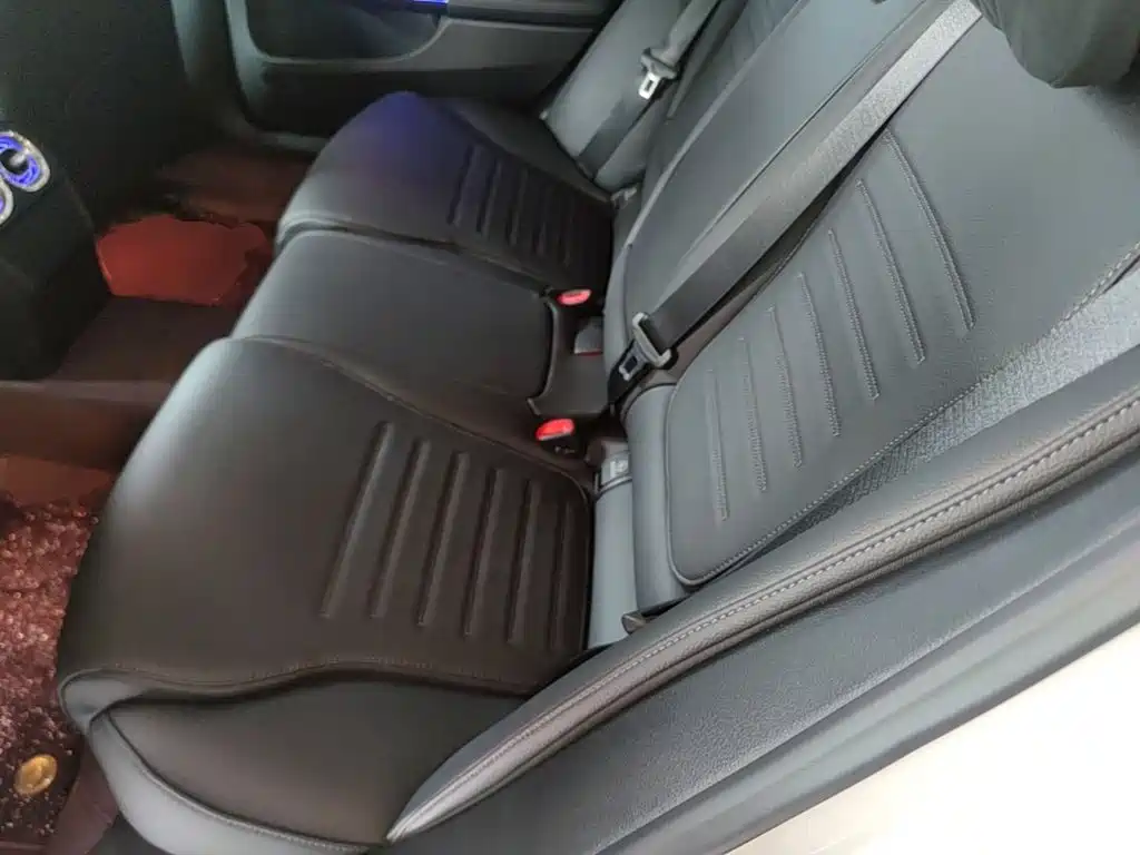 Mercedes-Benz C-Class 2025 — фото 17