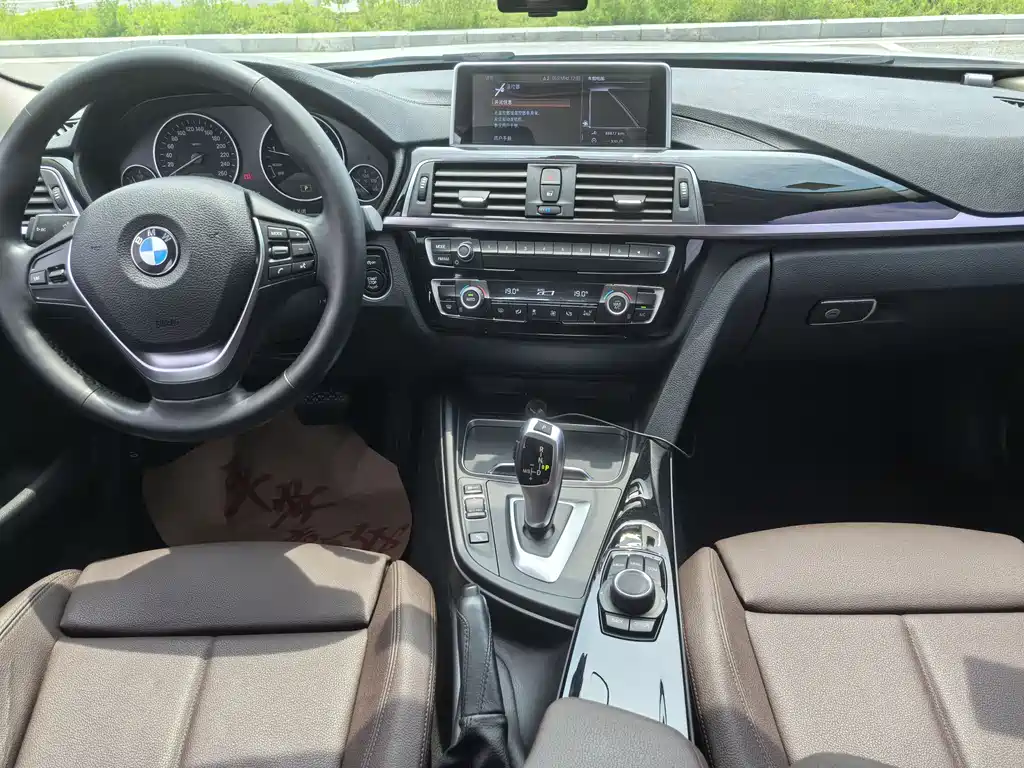 BMW 3 Series 2018 — фото 9