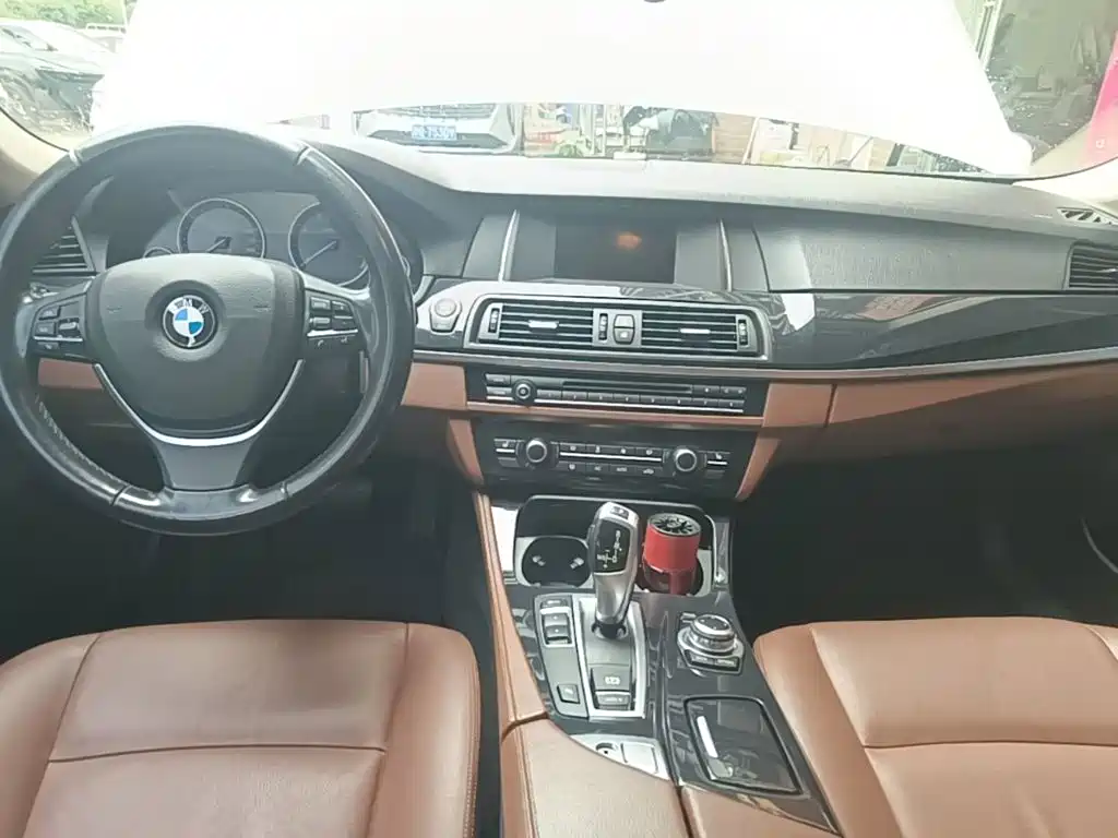 BMW 5 Series 2016 — фото 13