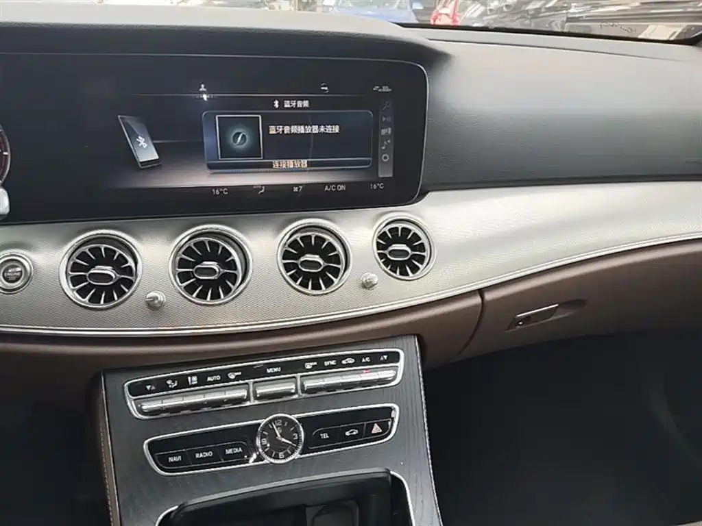 Mercedes-Benz E-Class 2020 — фото 10