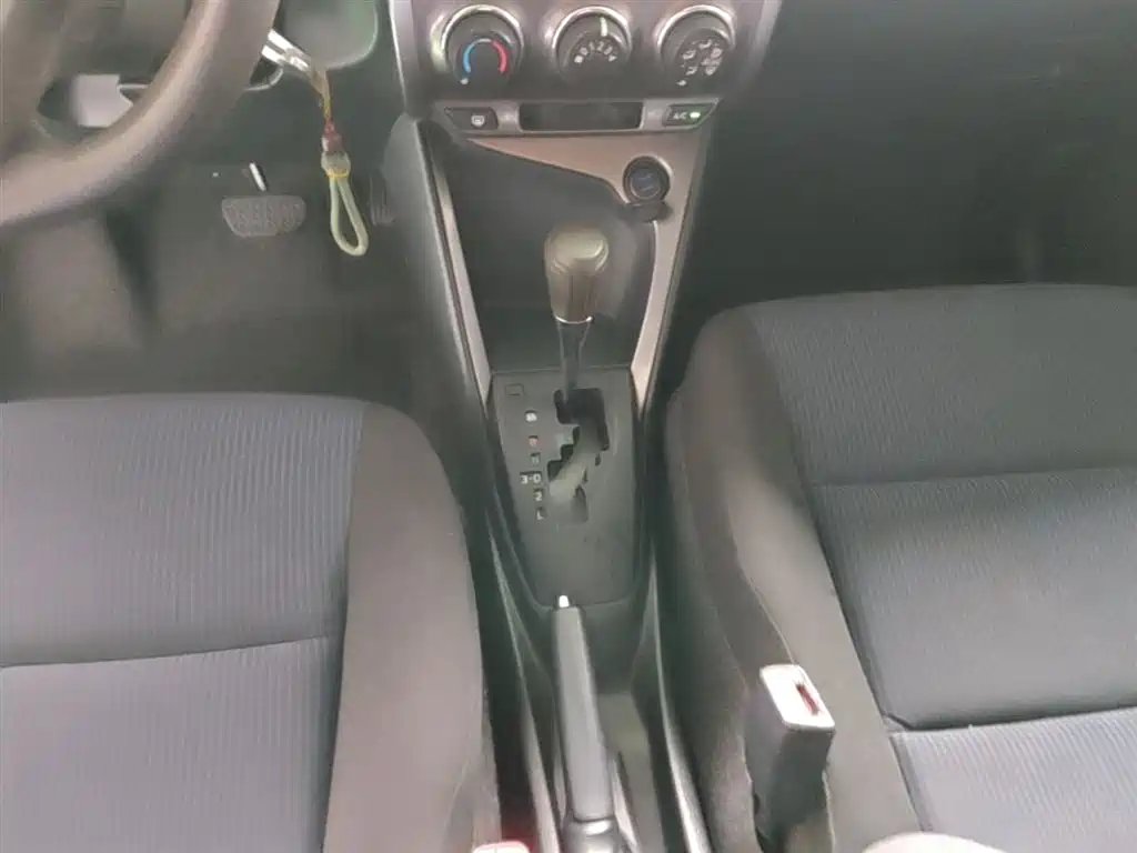 Toyota Yaris L 2015 — фото 14