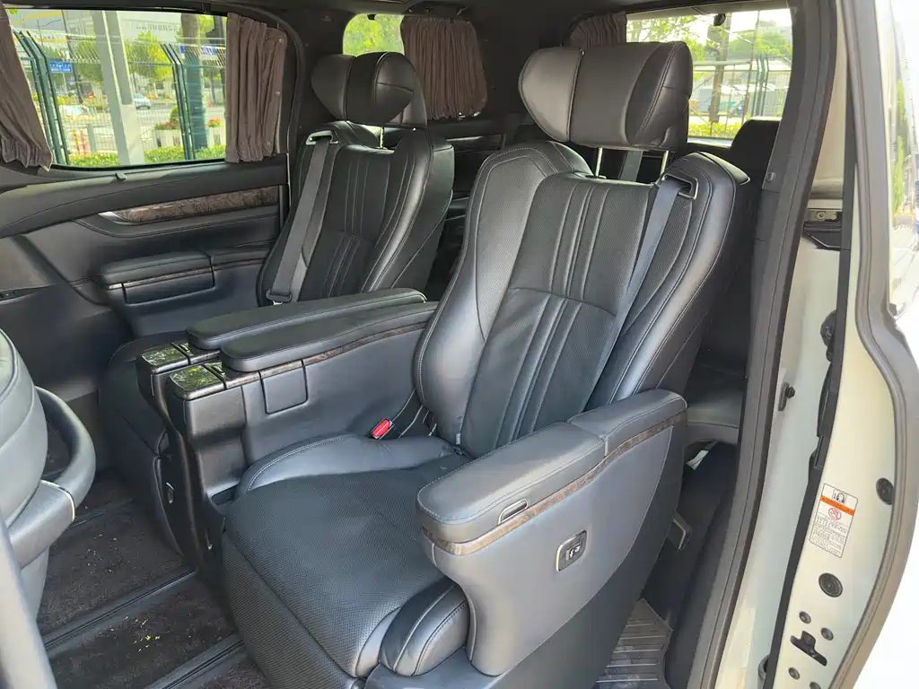 Toyota Alphard 2018 — фото 18