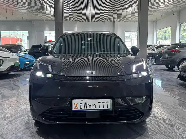 Lynk & Co 08 EM-P 2024