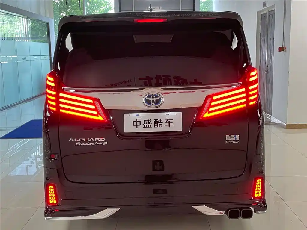 Toyota Alphard 2021 — фото 33