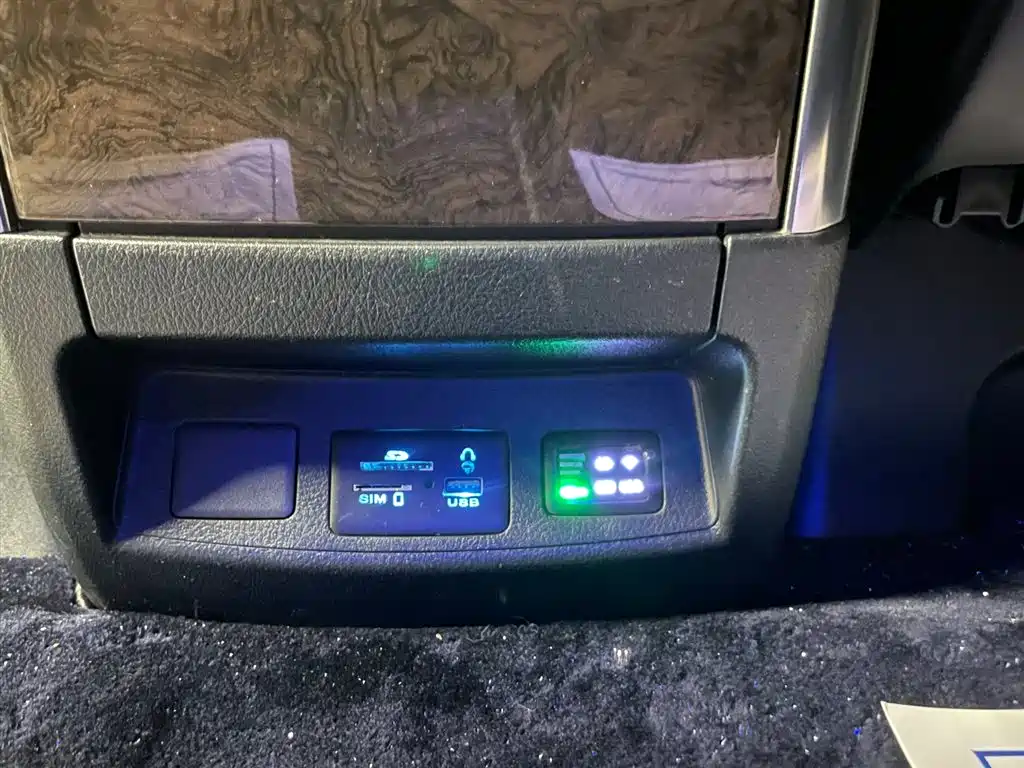 Toyota Alphard 2021 — фото 15
