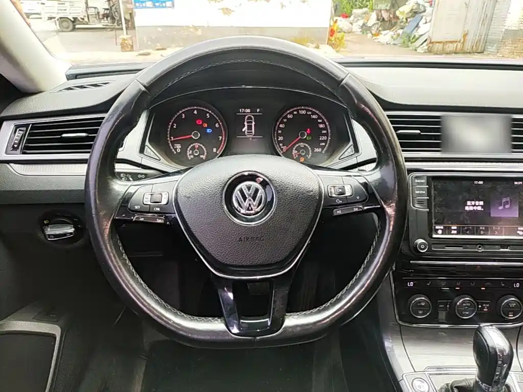 Volkswagen Passat 2017 — фото 11