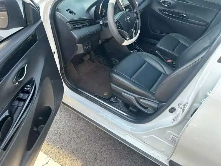 Toyota Yaris L 2023 — фото 6