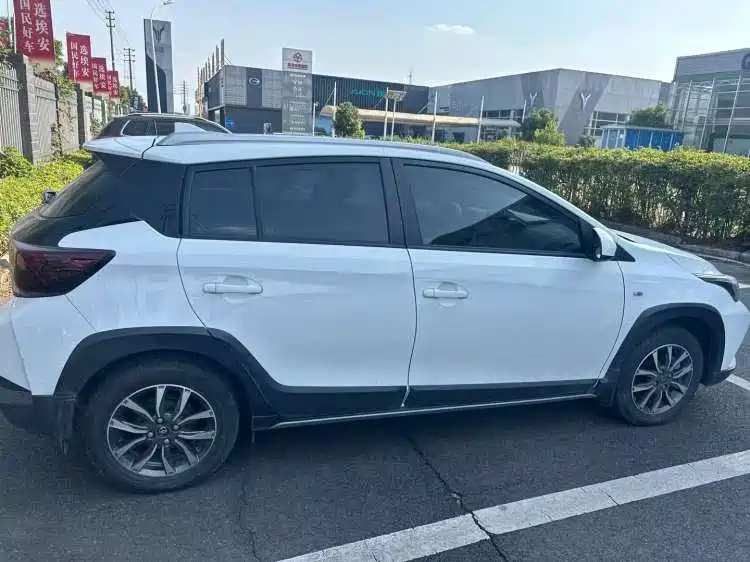 Toyota Yaris L 2023 — фото 7
