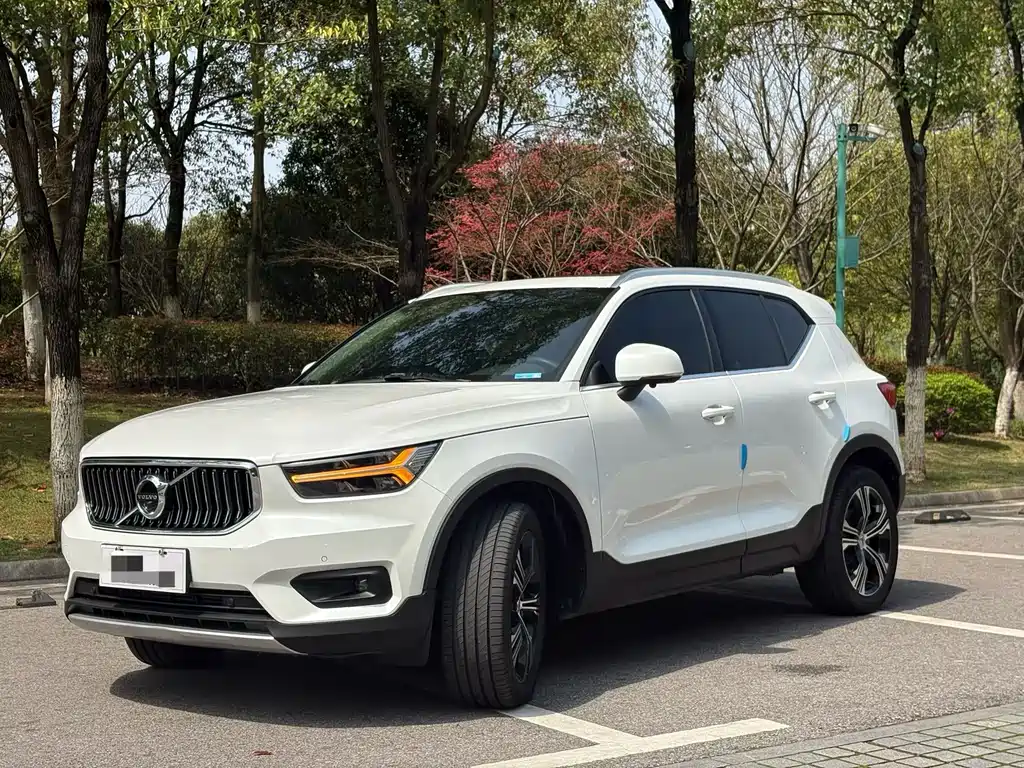Volvo XC40 2022 — фото 5