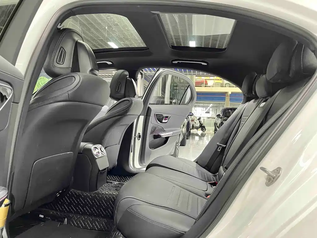 Mercedes-Benz C-Class 2023 — фото 8