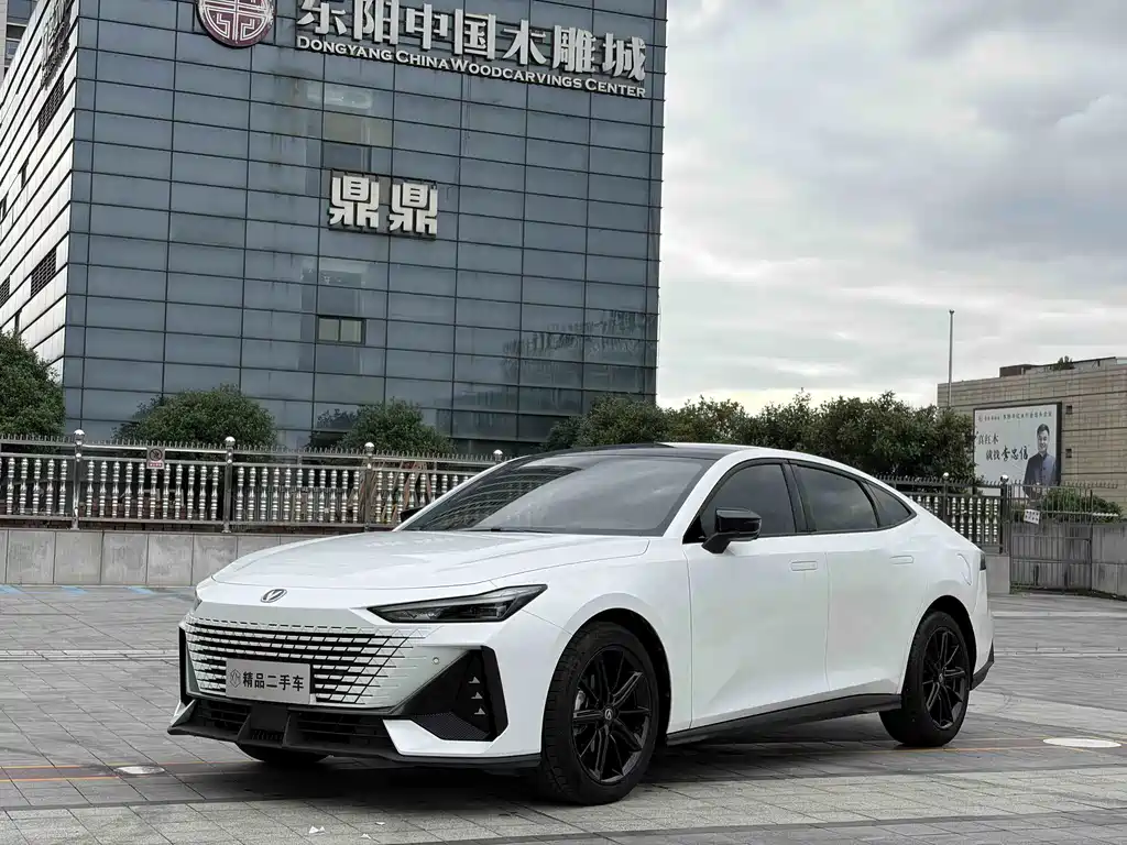 Changan UNI-V 2024 — фото 1